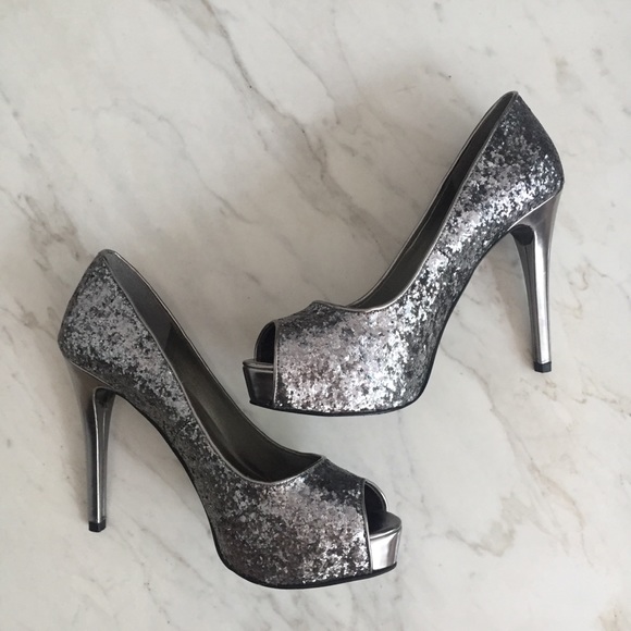 guess peep toe heels
